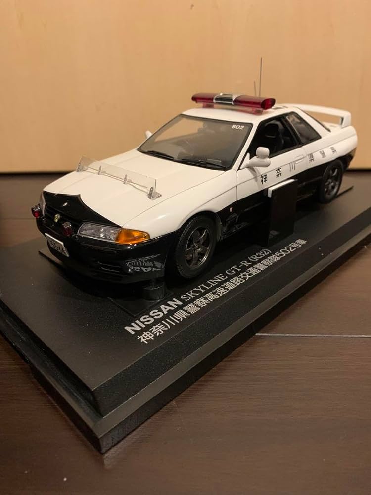 【ありす】京商　日産スカイラインGT-R32 神奈川県警察 Amazon.co.jp: 京商118 神奈川県警 高速道路交通警察隊 GT-R32